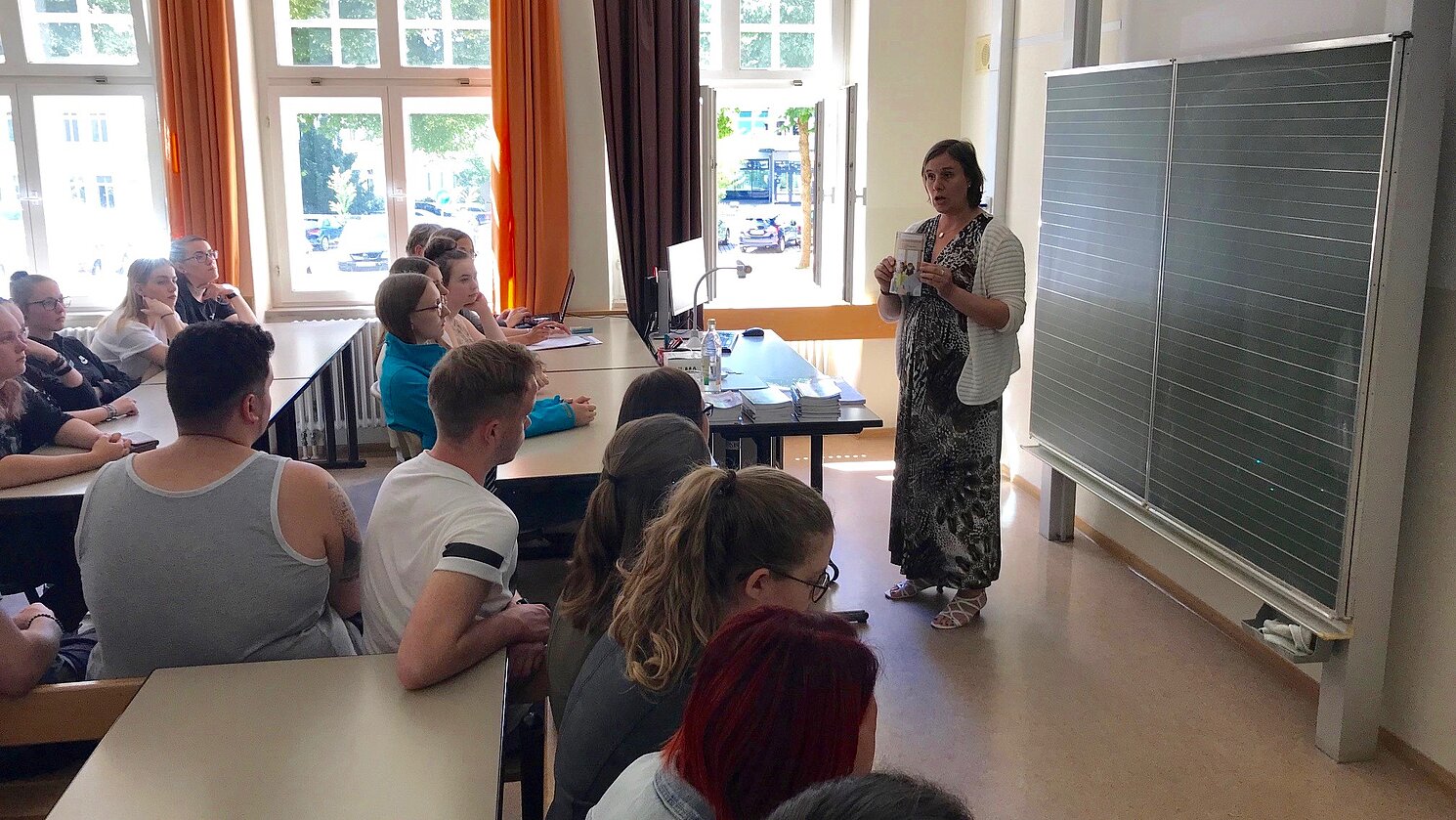 Katrin Liebl von der Allgemeinen Studienberatung gibt einen Überblick zu den verschiedenen Zugangsmöglichkeiten, um an der OTH Regensburg zu studieren.