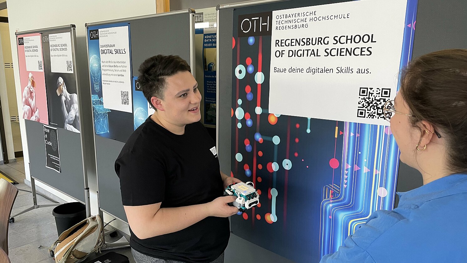 Am Tag der offenen Hochschule präsentierte sich auch das neue Zusatzstudium Digital Skills. Foto: OTH Regensburg/Michael Hitzek