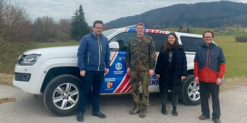 Das Projektteam und Vertreter des Landkreises (v.l.): Markus Adler (Johanniter), Christian Haas (Bundeswehr), Prisca König und Matthias Sabatier (beide OTH Regensburg). Foto: Kai Bomans.