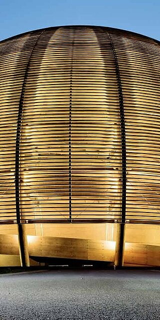 Bild des beleuchteten Globe of Science and Innovation