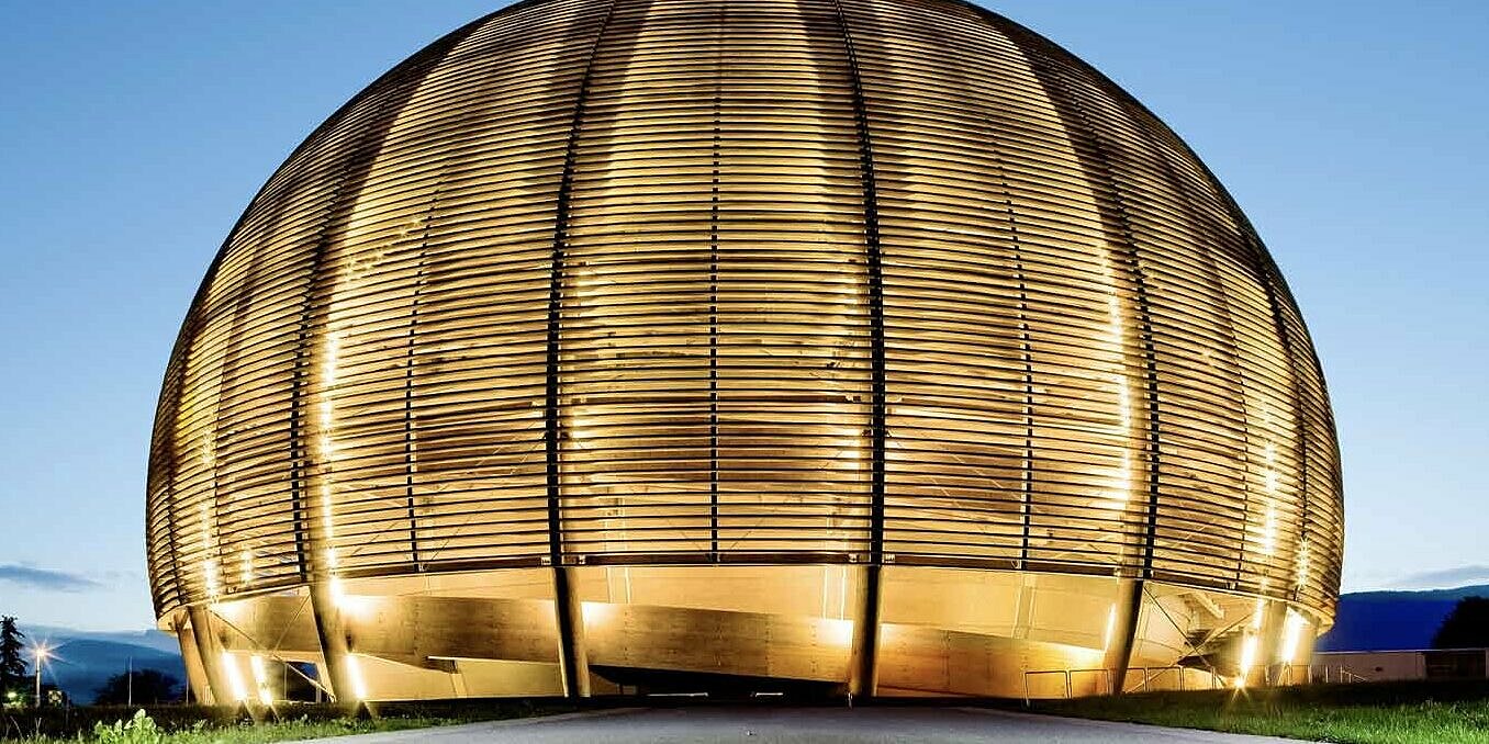 Bild des beleuchteten Globe of Science and Innovation