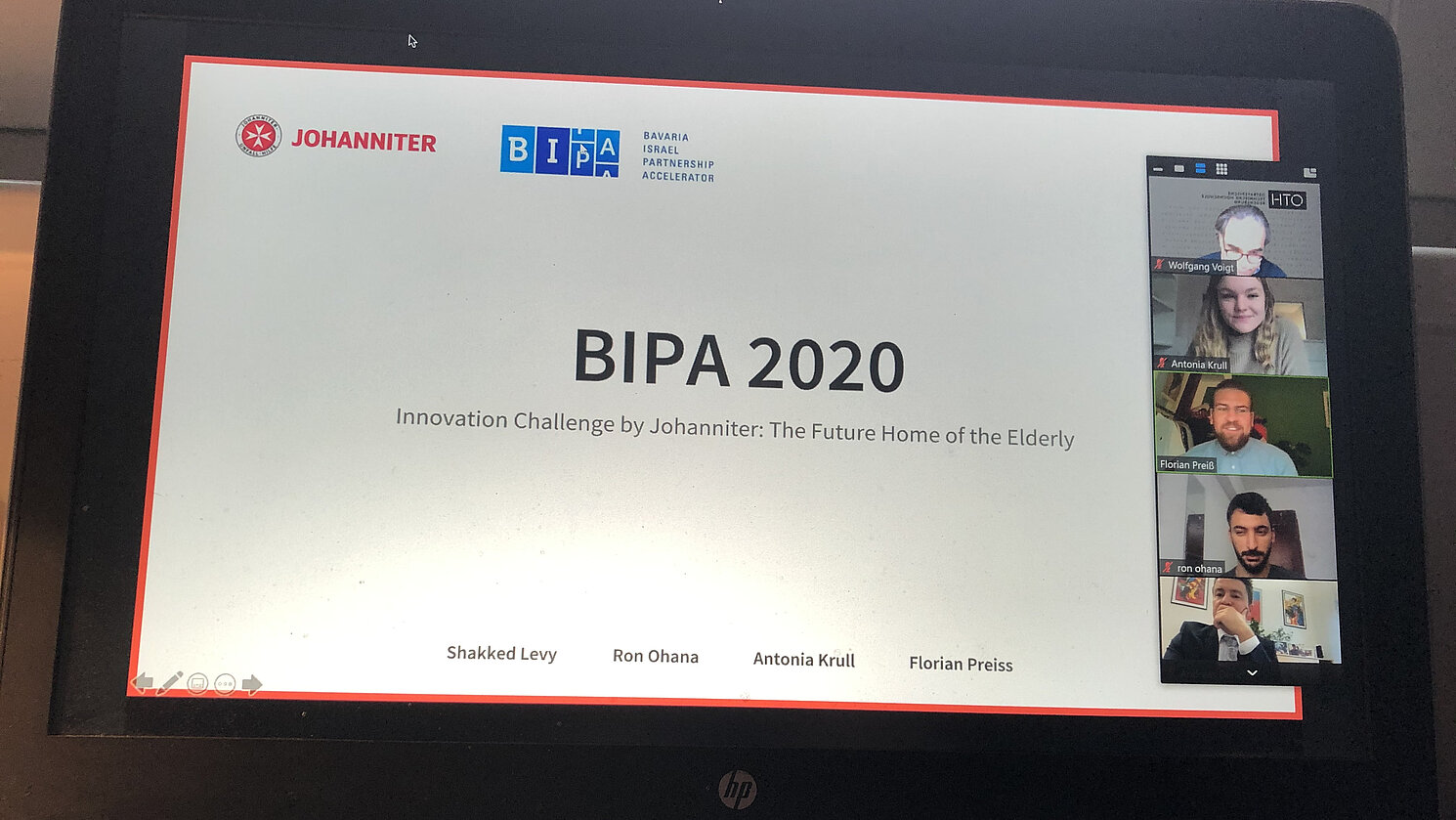 In jedem der verschiedenen interdisziplinären Teams, bestehend aus bayerischen und israelischen Studierenden, wird eine visionäre Aufgabe erarbeitet, eine sogenannte "Innovation Challenge", die von einem teilnehmenden Unternehmen der Region gestellt wird.
