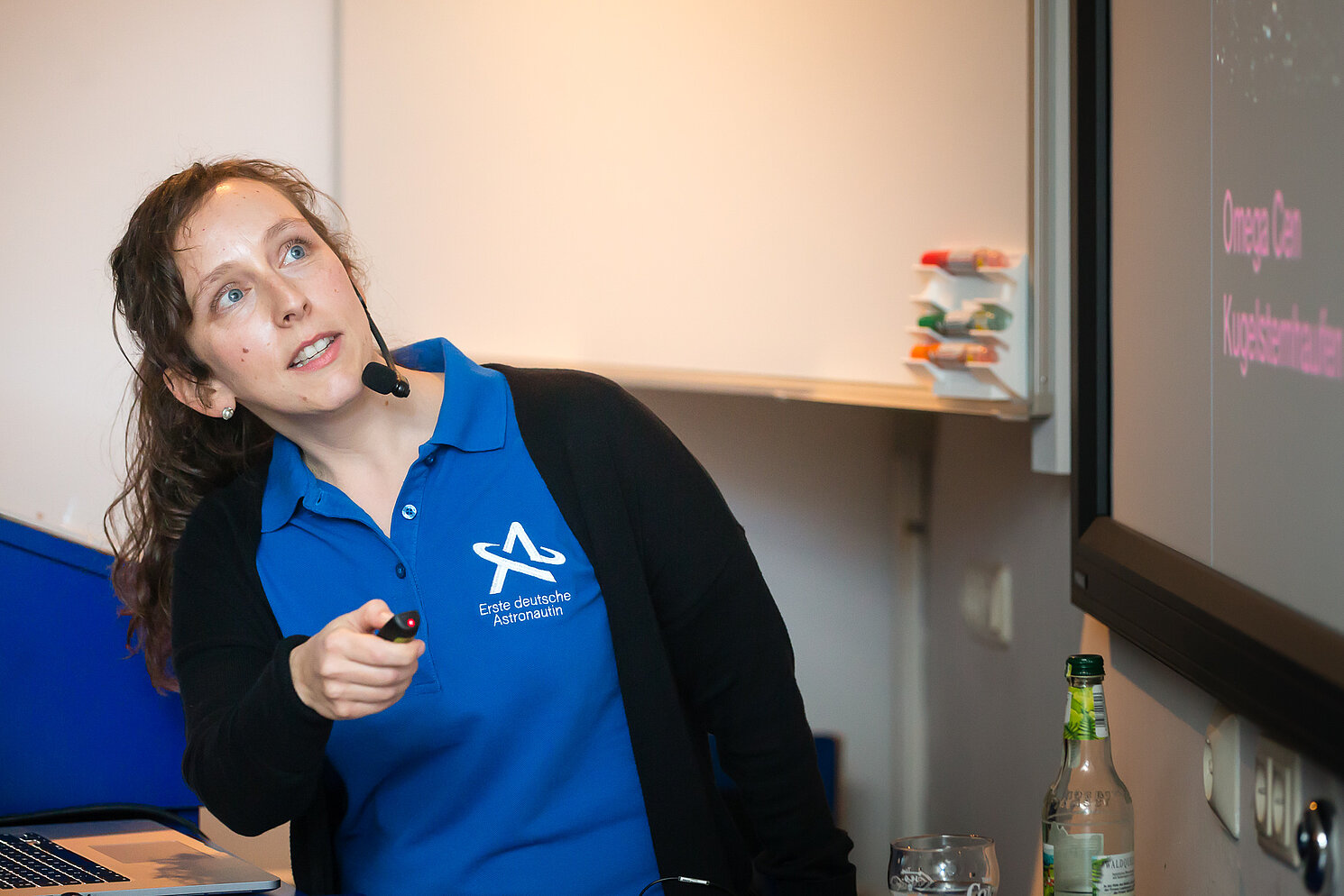 Die Astrophysikerin und zukünftige und erste deutsche Astronautin Dr. Suzanna Randall beim "Regensburger Mädelstalk" in der Sternwarte Regensburg.