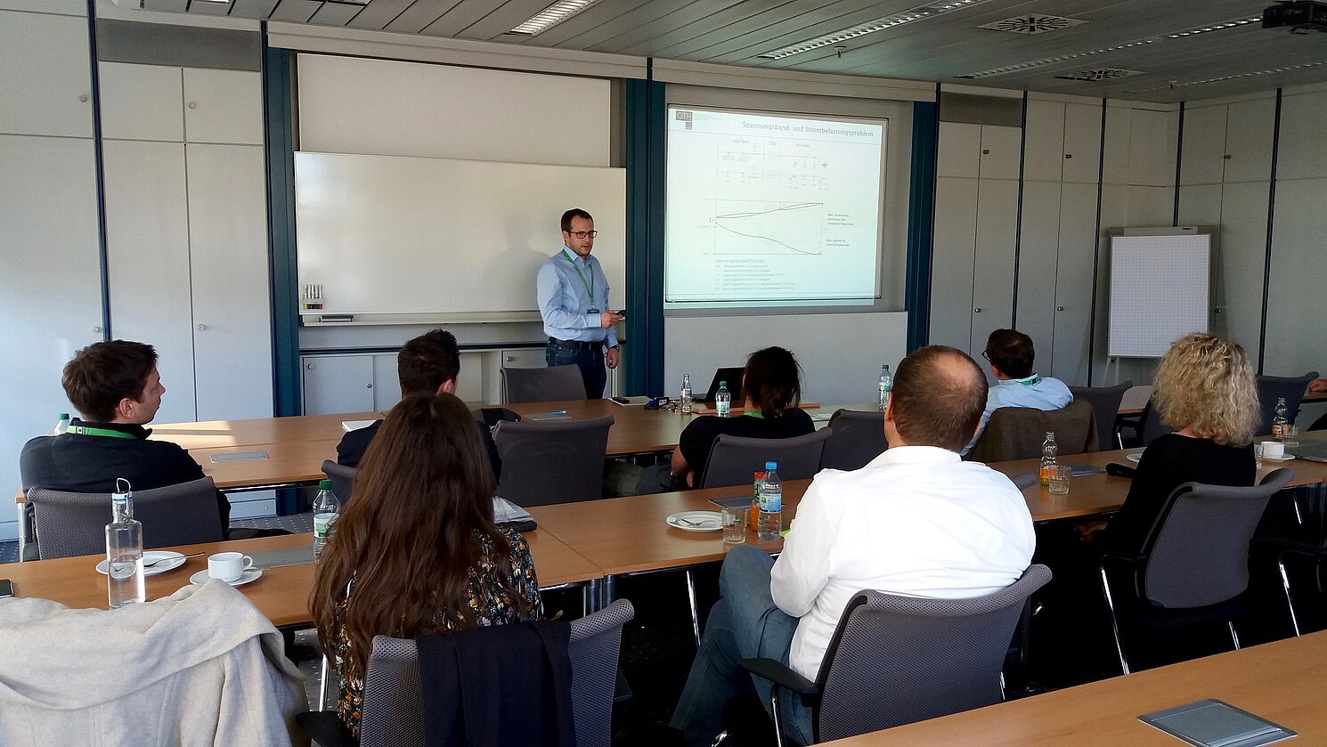 Thomas Sippenauer ist angehender Doktorand an der Fakultät Elektro- und Informationstechnik und sprach in seinem Vortrag über Flexibilitätspotenziale zur Netzentlastung.