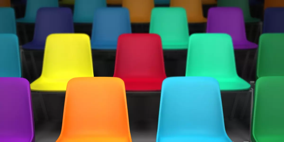 Dekobild: Bunte Stühle