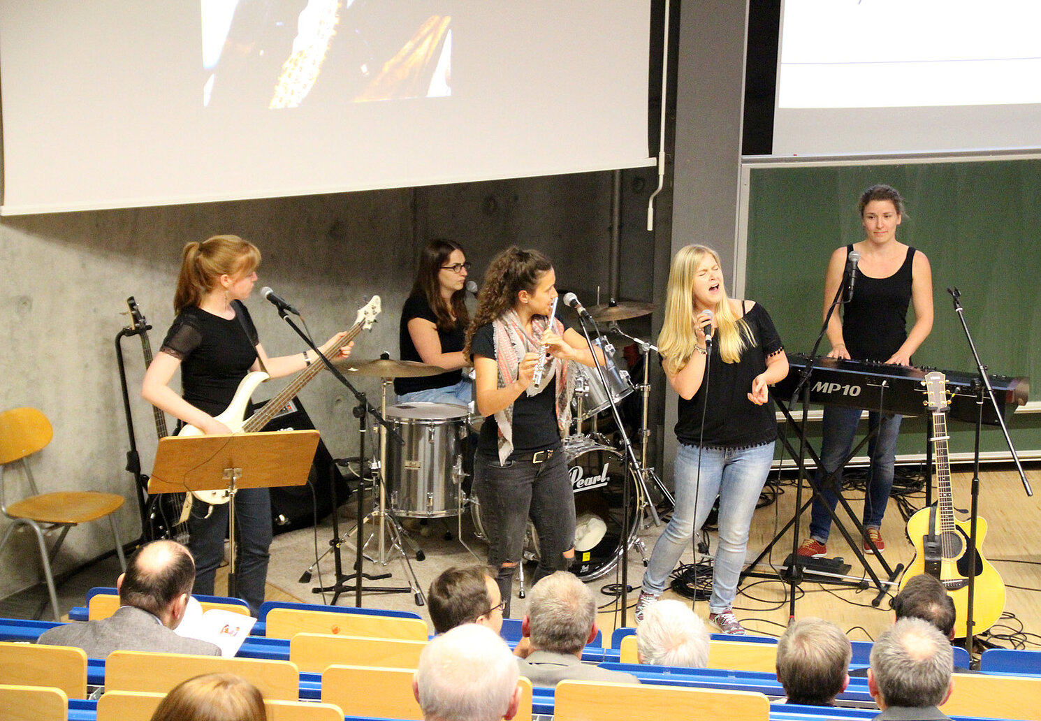Die Band LMCTC spielte eingangs das Lied "Steh auf". Die Band LMCTC spielte eingangs das Lied "Steh auf".