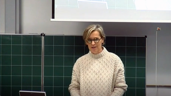 Im letzten Vortrag der Ringvorlesung "Generationenbegleitung? Soziale Arbeit der Lebensalter" referierte Dr. Judith Tech über Alter, Sterben und Tod.
