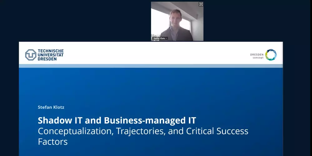 Ein Screenshot zeigt Stefan Klotz und die Titelfolie der Präsentation bei seiner virtuellen Verteidigung