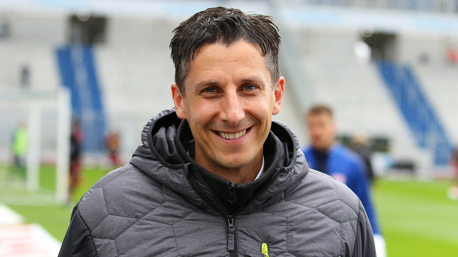 Dr. Christian Keller gab an der OTH Regensburg Einblicke in seine Tätigkeit als Geschäftsführer Profifußball beim SSV Jahn Regensburg.