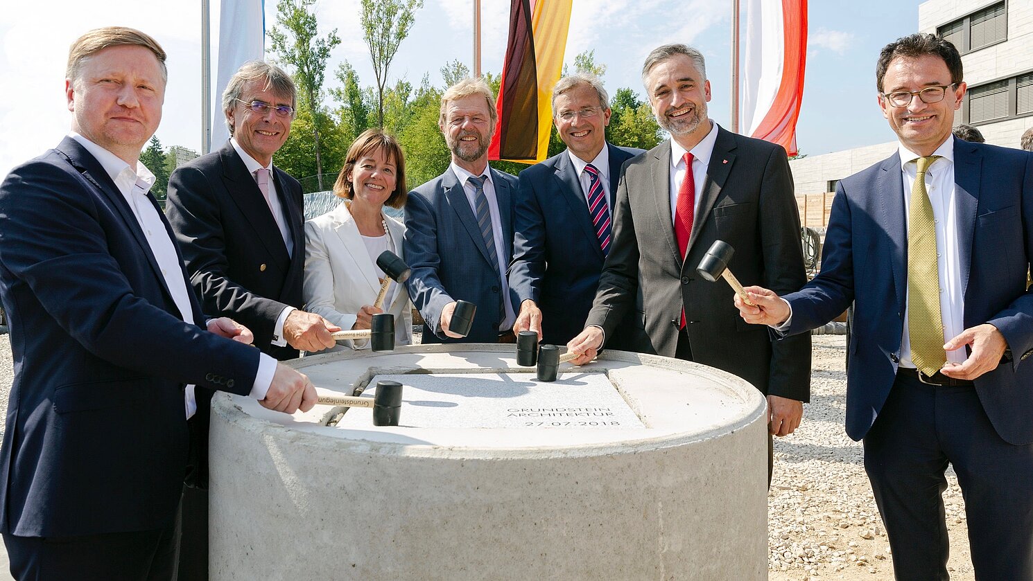 Von links: Prof. Andreas Emminger, Axel Bartelt, Claudia Zirra, Prof. Dr. Wolfgang Baier, Mdl Dr. Franz Rieger, Stadtrat Dr. Thomas Burger und Ministerialdirigent Christian Schoppik.