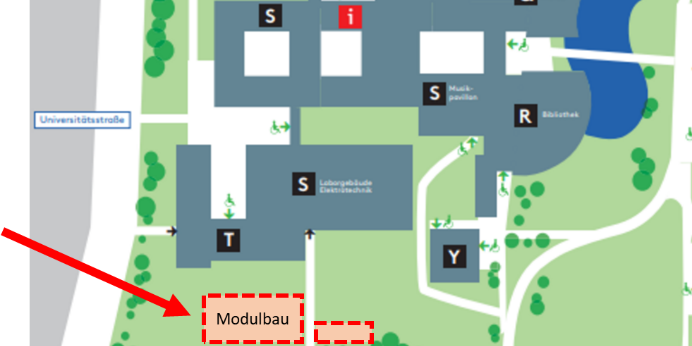 Der Standort: Das neue Forschungsgebäude entsteht auf dem Campus der OTH Regensburg zwischen Parkplatz und Gebäude T. Foto: OTH Regensburg