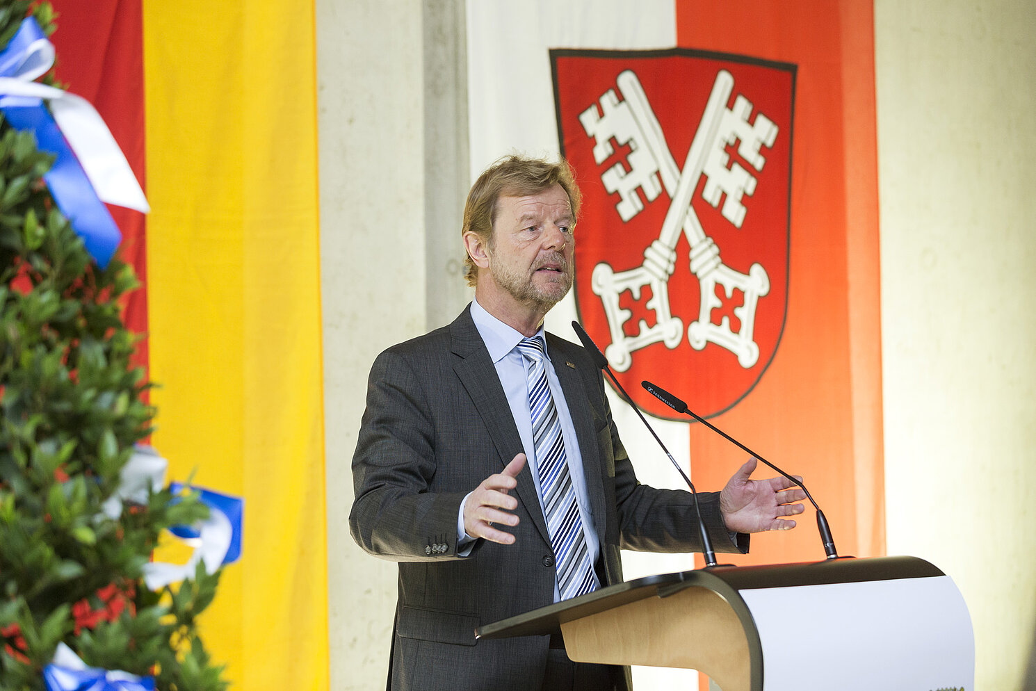 Prof. Dr. Wolfgang Baier, Präsident der OTH Regensburg, freut sich über die Rückkehr der Fakultät Informatik und Mathematik in das "Herz unserer Hochschule".