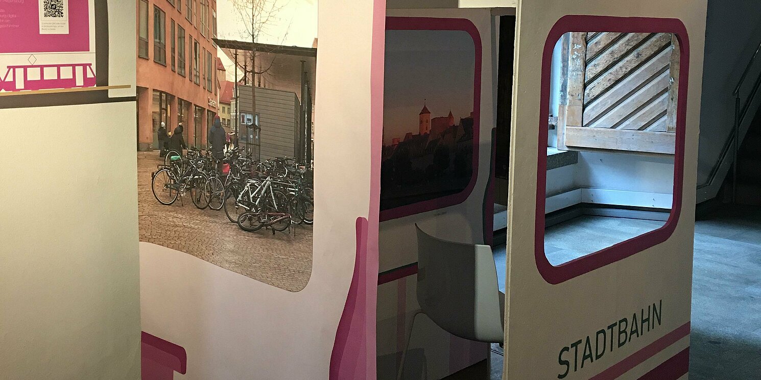 Eine Installation zur Stadtbahn lädt zum Nachdenken über Verkehrskonzepte ein. Foto: Elke Nagel