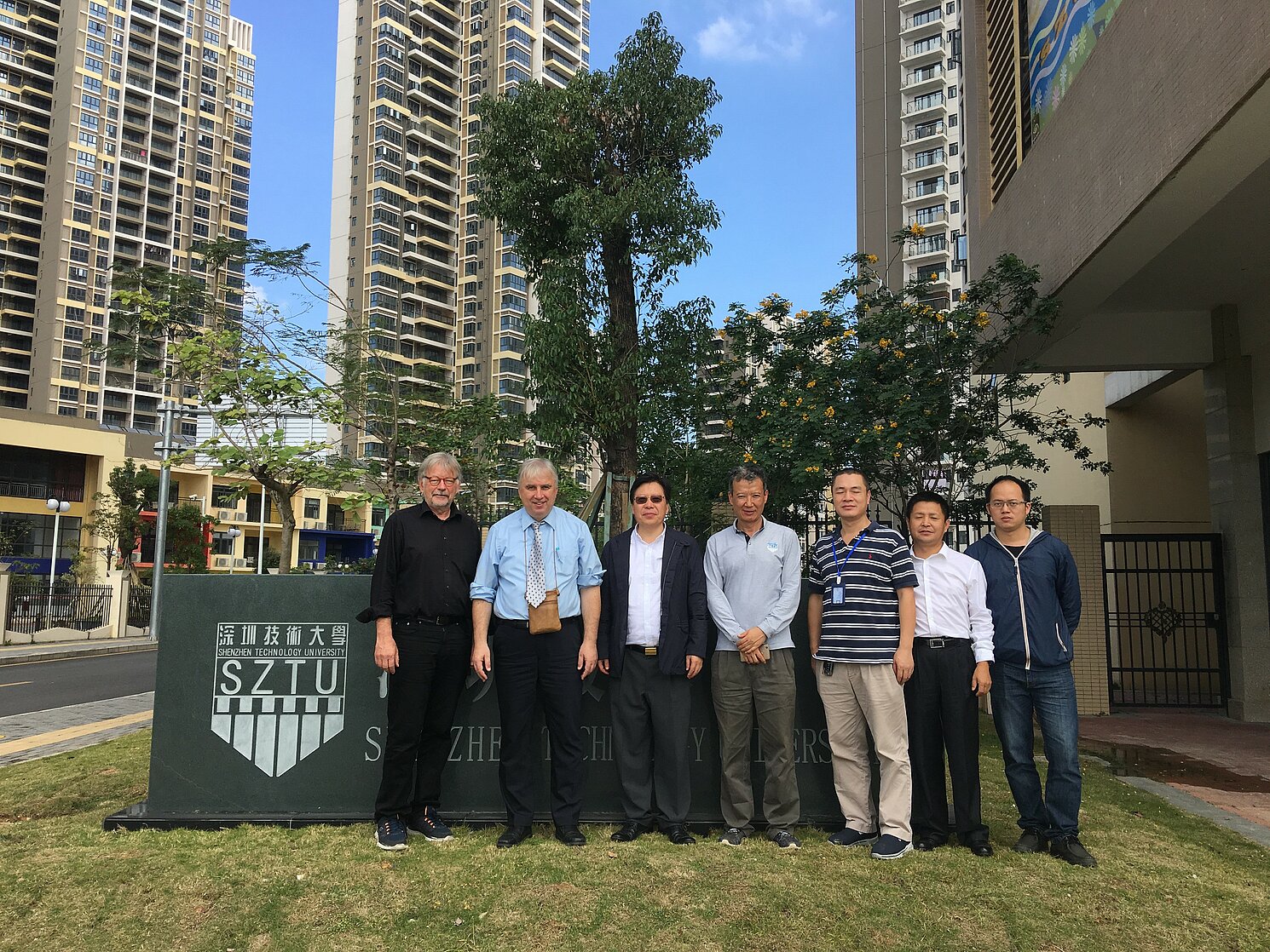 Workshop in Shenzhen mit Prof. Dr. Jürgen Mottok und Prof. Georg Scharfenberg.