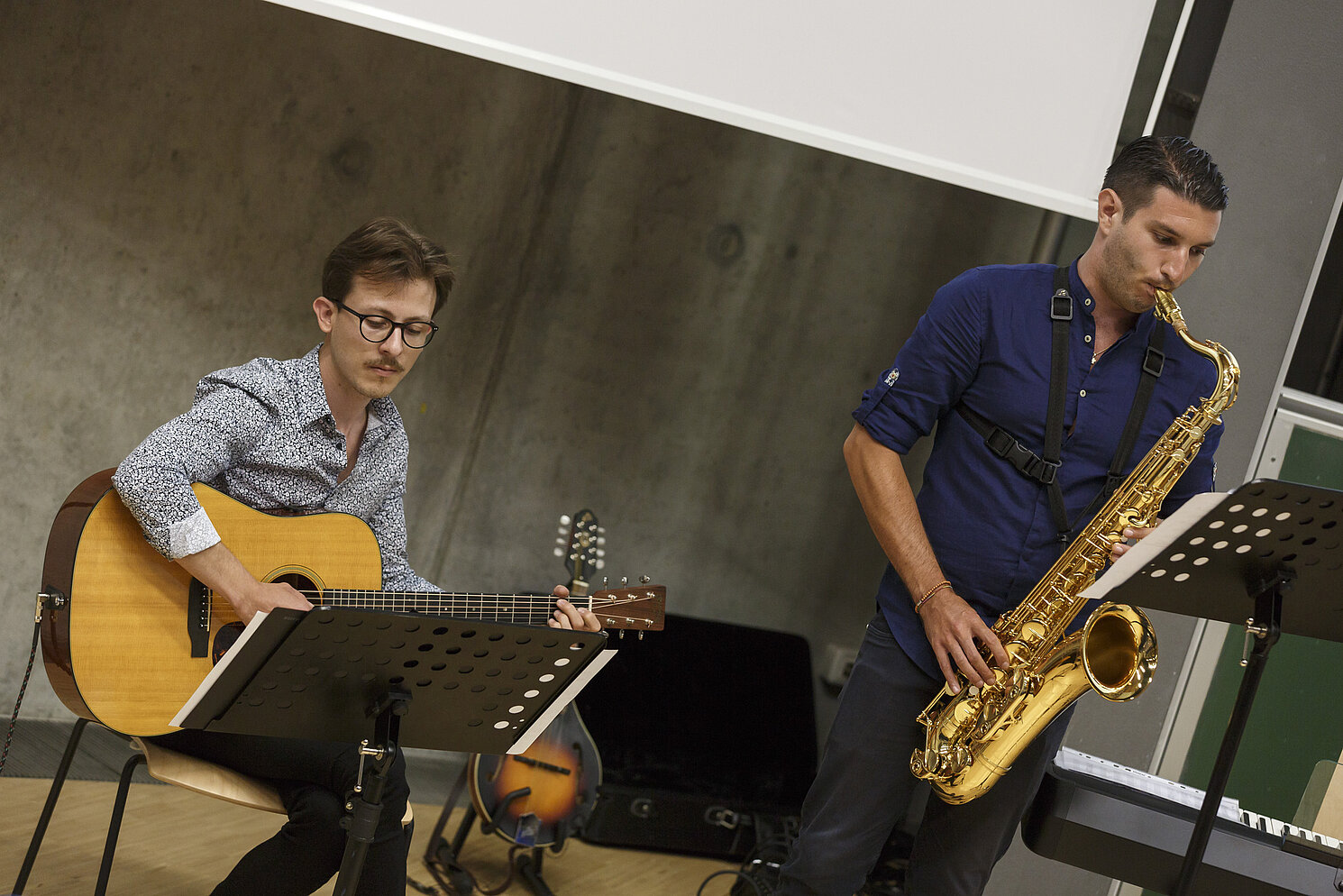 Für die passende musikalische Umrahmung der Veranstaltung sorgte "Barrio". Fotos: Florian Hammerich / OTH Regensburg