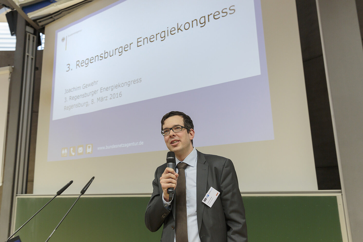 Referent Joachim Gewehr von der Bundesnetzagentur. Foto: OTH Regensburg
