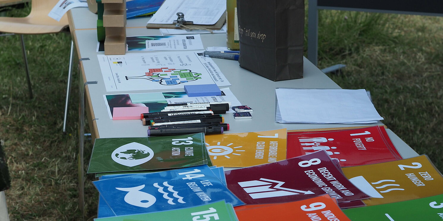 Auf dem Bild sieht man einen Ausschnitt von einem Info-Stand des Green Office.