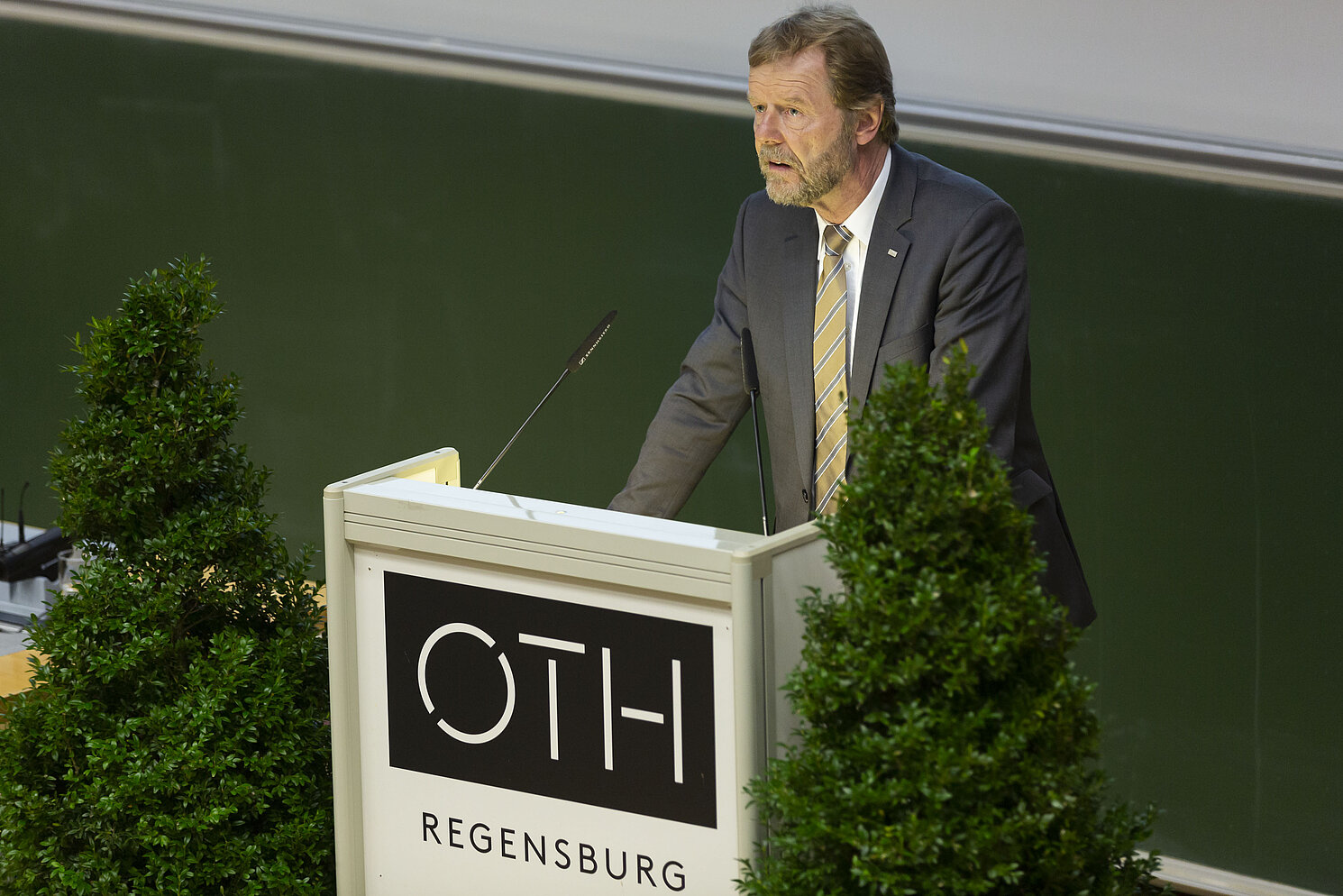 Sensorik ist die „Schlüsseltechnologie“ des 21. Jahrhunderts, so Prof. Dr. Wolfgang Baier, Präsident der OTH Regensburg anlässlich des Jubiläums des Studiengangs Sensorik und Analytik an der OTH Regensburg.