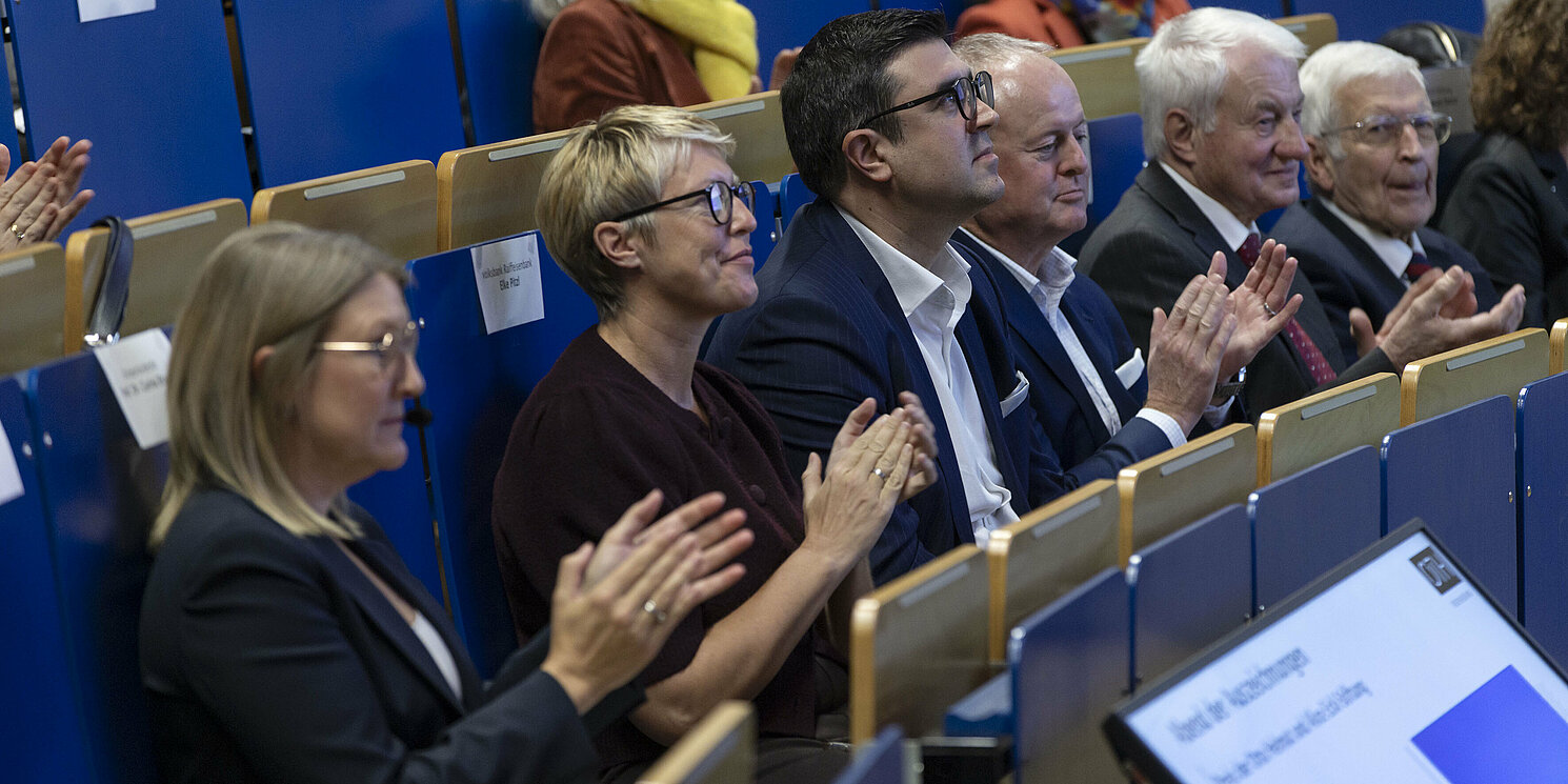 Zahlreiche Gäste waren zum Abend der Auszeichnungen an die OTH Regensburg gekommen. Foto: OTH Regensburg/Florian Hammerich