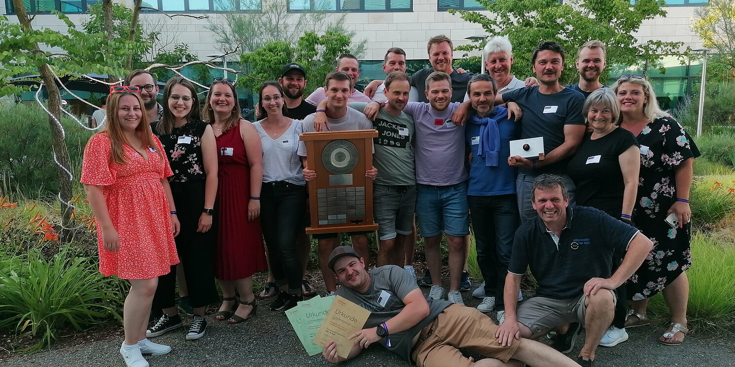 Zahlreiche mitreisende Schlachtenbummler trugen die OTH-Mannschaft zum Vizemeistertitel. Foto: Siegfried Schrammel