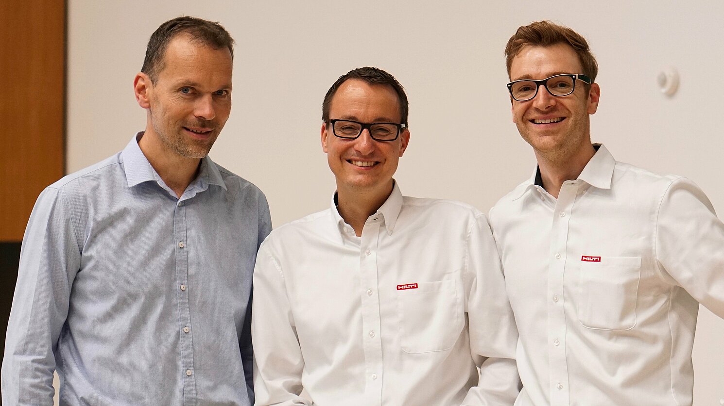 Von links: Prof. Dr. Christian Dach von der Fakultät Betriebswirtschaft mit den beiden Referenten Markus Beringer und Hans-Martin Weiss von der Hilti Deutschland AG. 