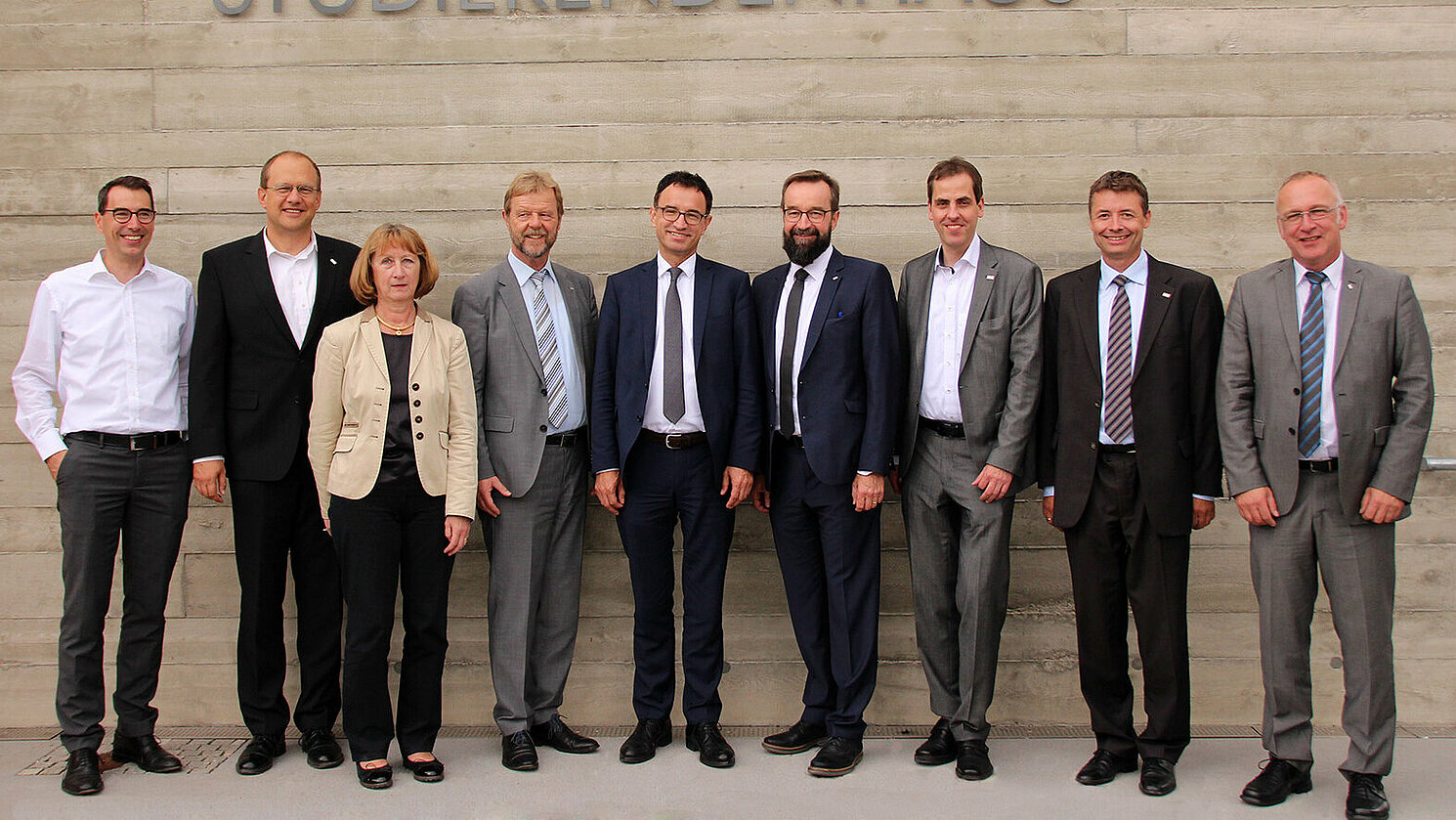 Von links: Utto Spielbauer, Prof. Dr. Thomas Fuhrmann, Prof. Dr. Christine Süß-Gebhard, Prof. Dr. Wolfgang Baier, Ministerialdirigent Christian Schoppik, Peter Endres, Ralph Schneider, Prof. Dr. Thomas Waas und Christian Schmalzl.