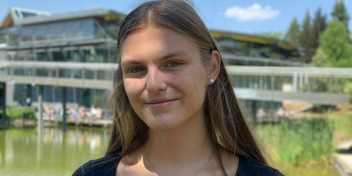 Selina Bögerl ist durch die Erstauflage von early bird bw zum Studium der Betriebswirtschaft an der OTH Regensburg gekommen. Foto: OTH Regensburg/Anna Fieber