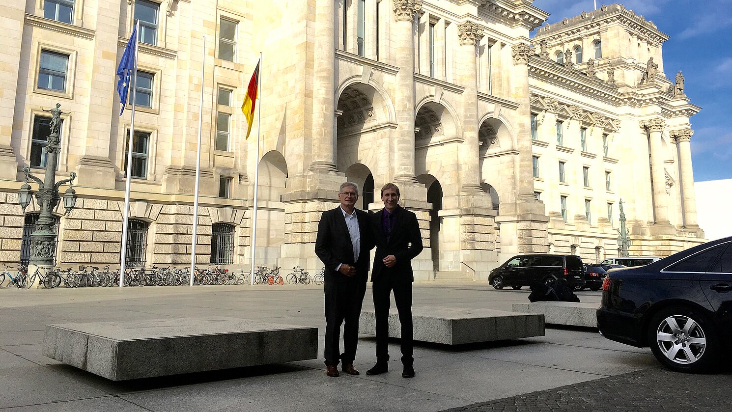 Der energiepolitische Sprecher Prof. Dr. Martin Neumann (links) führte Prof. Dr. Michael Sterner noch durch den Berliner Bundestag. Fotos: FDP