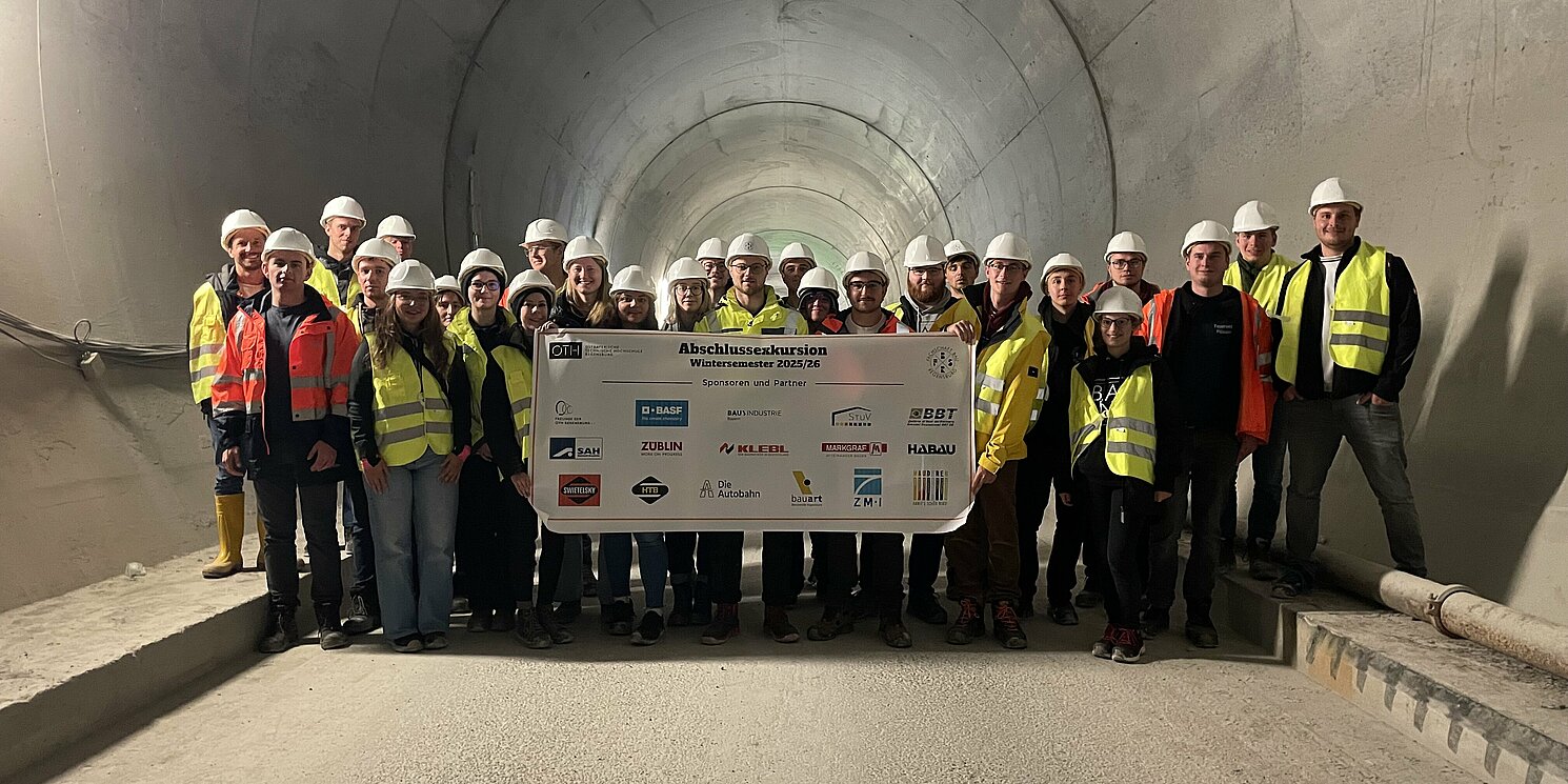 Besichtigung der Baustelle des Brenner Basistunnels Foto: Leon Kainhuber Gruppenbild der Studierenden im Brenner Basistunnel