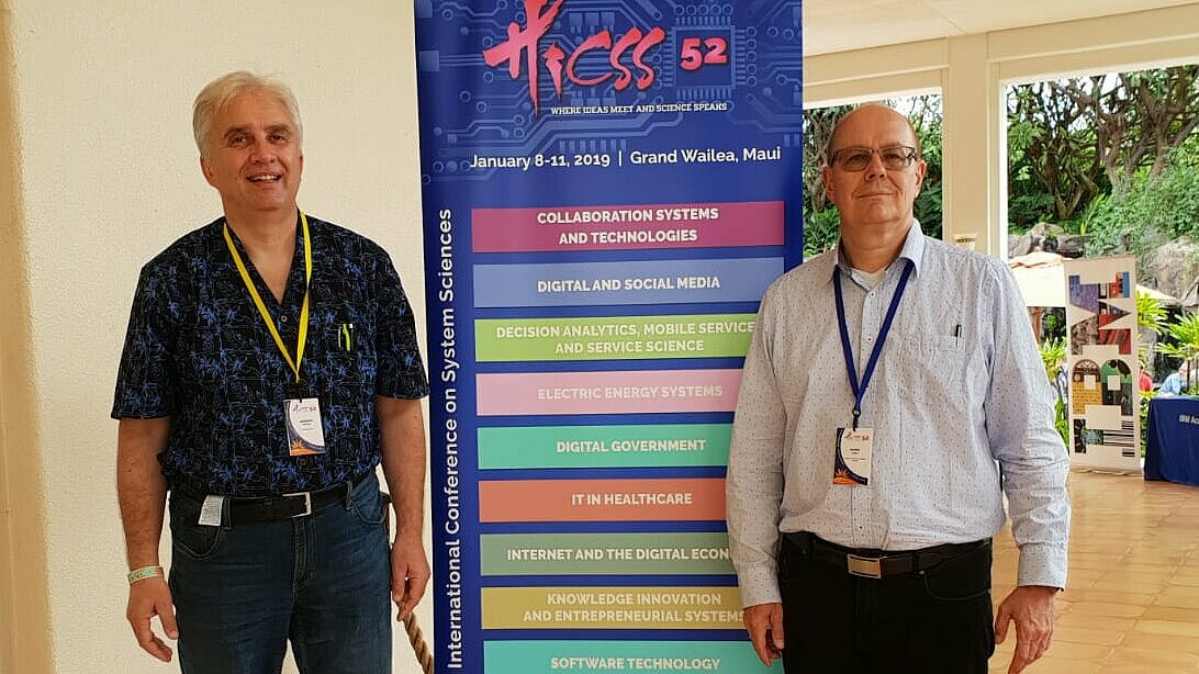 HICSS: Prof. Dr. Jürgen Mottok, OTH Regensburg, und Prof. Dr. Georg Hagel (rechts), HS Kempten (EVELIN-Projektpartner). Foto: Prof. Dr. Jürgen Mottok (Selbstauslöser)