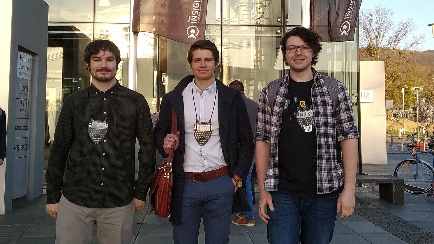 Von links: Enrico Pozzobon, Sebastian Renner und Nils Weiß von der OTH Regensburg im März 2019 auf der „Troopers19“ in Heidelberg. Foto: (Selbstauslöser) Von links: Enrico Pozzobon, Sebastian Renner und Nils Weiß von der OTH Regensburg im März 2019 auf der „Troopers19“ in Heidelberg. Foto: (Selbstauslöser)