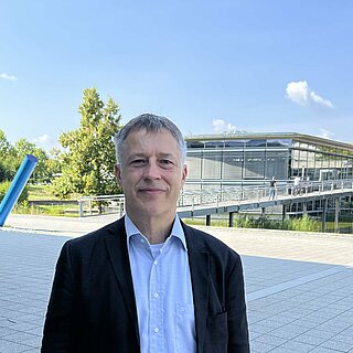 „Für mich ist diese Berufung ein Zeichen dafür, dass die Arbeit an Hochschulen für angewandte Wissenschaften wahrgenommen und geschätzt wird“, sagt Prof. Dr. Karsten Weber. Foto: OTH Regensburg/Michael Hitzek