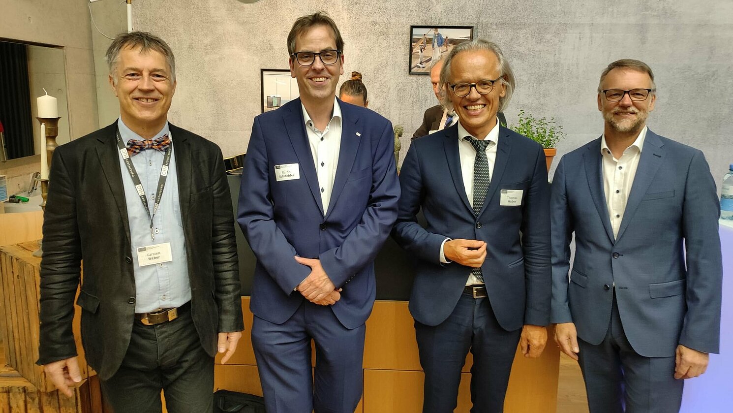 Bei der Eröffnung der Tagung (v.li.): Prof. Dr. Karsten Weber, Präsident Prof. Dr. Ralph Schneider, Dr. Thomas Huber, Leiter der Abteilung „Koordinierung, Digitalisierung, Innovation, Landesprüfungsamt für Sozialversicherung“ am bayerischen Gesundheitsministerium, und Prof. Dr. Christoph Skornia.
