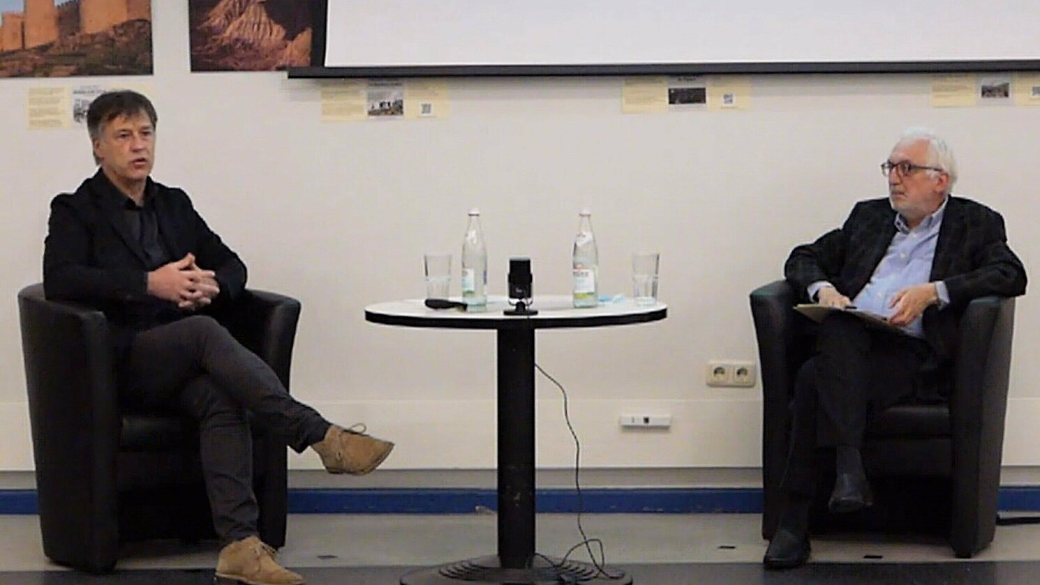 Prof. Dr. Karsten Weber vom Institut für Sozialforschung und Technikfolgenabschätzung (IST) der OTH Regensburg und Prof. Dr. Guido Pollak, Professor Emeritus der Universität Passau, leiten die Vortragsreihe der "Offenen Hochschule" zum Thema Nachhaltigkeit und Gerechtigkeit ein.