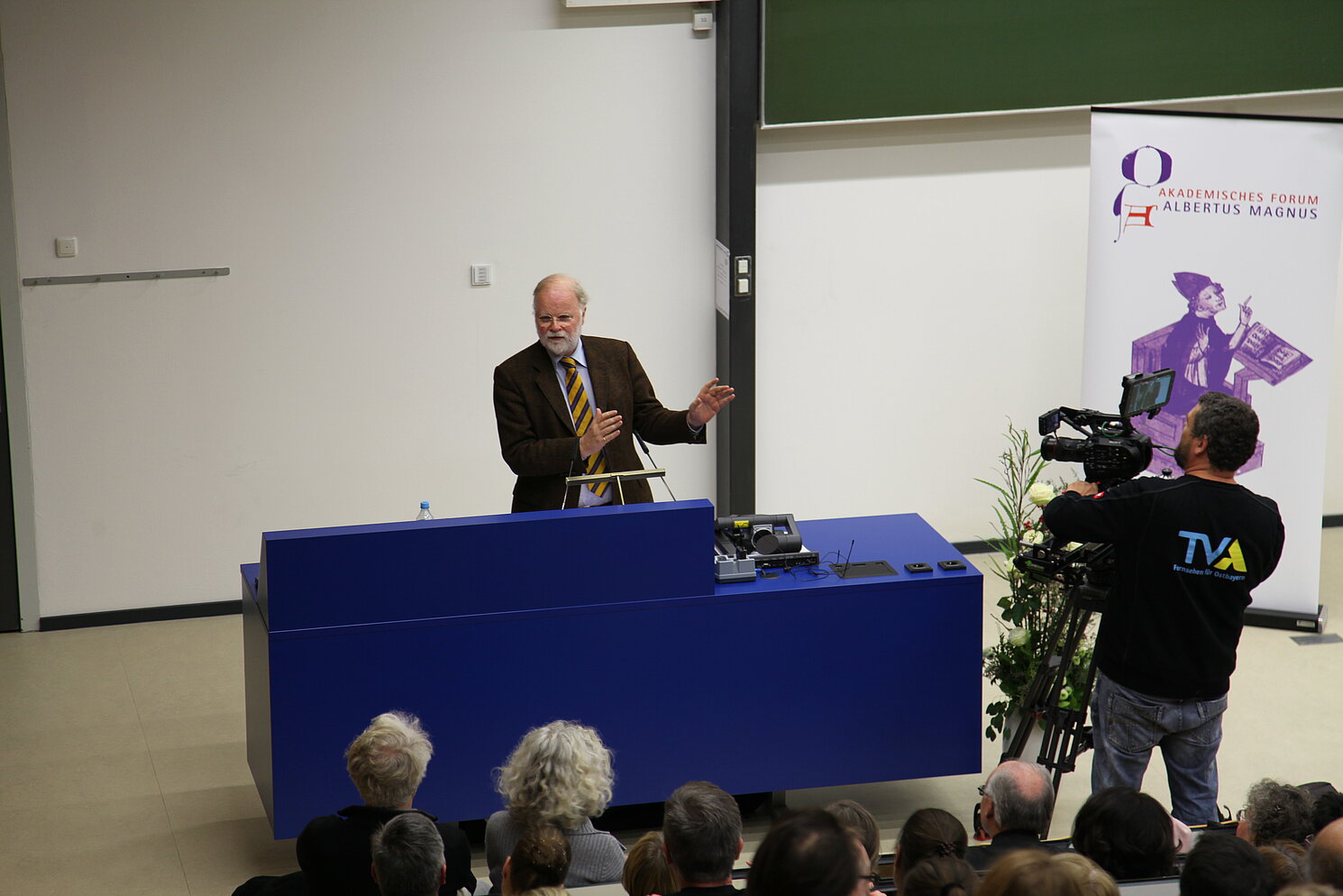 Auf reges Medieninteresse stieß der Vortrag von Bestsellerautor Manfred Lütz an der OTH Regensburg. Foto: Bischöfliche Presse- und Medienabteilung