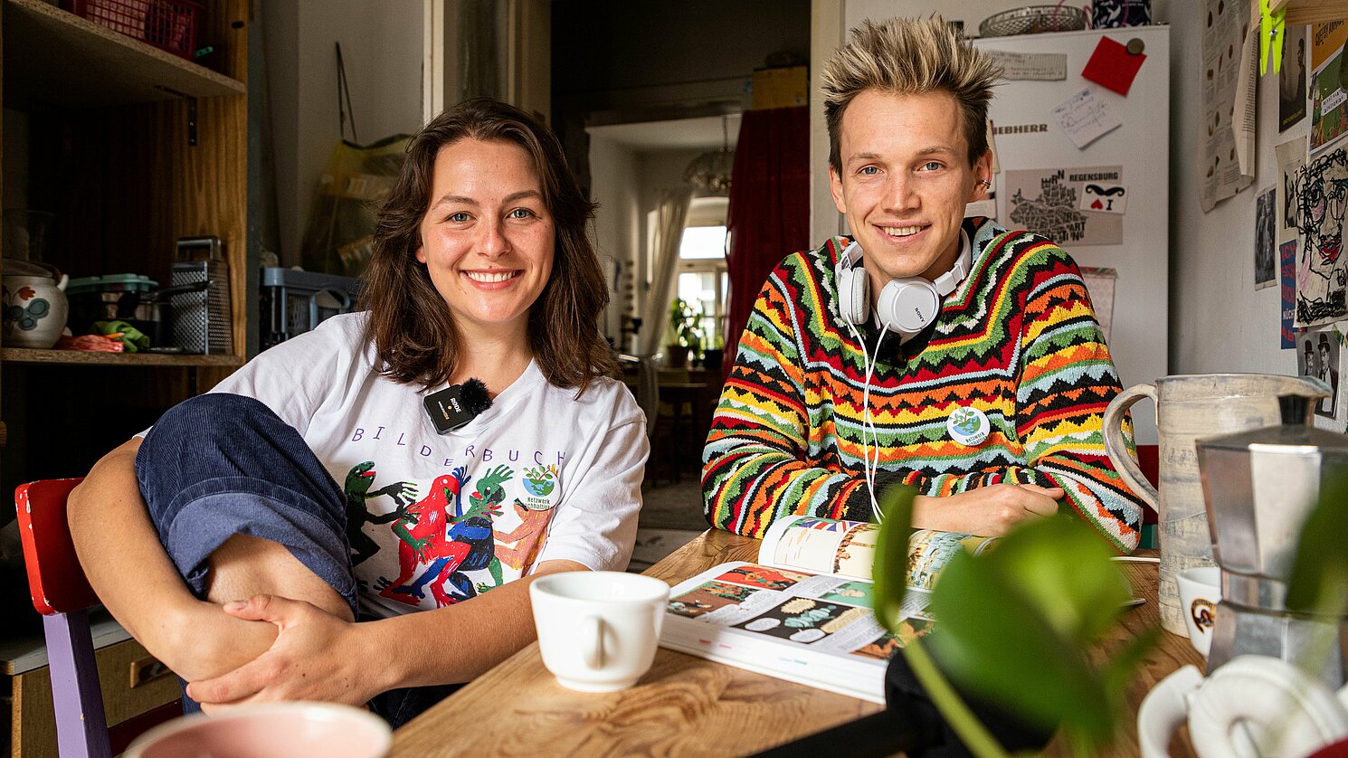 Diskutieren im neuen Campus-Podcast „Sapiens Kitchen“ die großen Fragen der Menschheitsgeschichte: Kiki und Lenz. Foto: Antonia Pröls