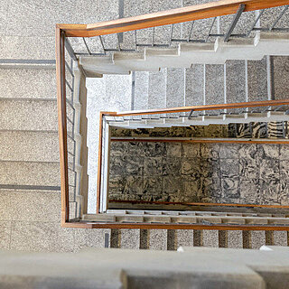 Treppe im Gebäude S