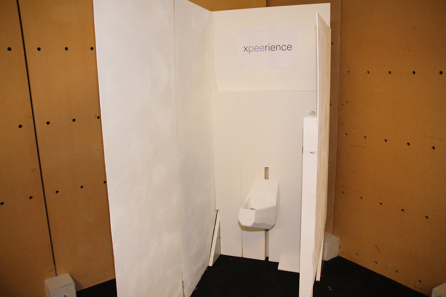 Das höhenverstellbare Frauenurinal Xpeerience