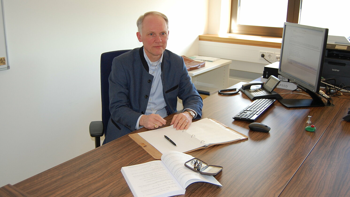 Prof. Dr. Frank Herrmann von der Fakultät Informatik und Mathematik der OTH Regensburg hat die Chefredaktion der Zeitschrift „Anwendungen und Konzepte in der Wirtschaftsinformatik“ (AKWI) inne.