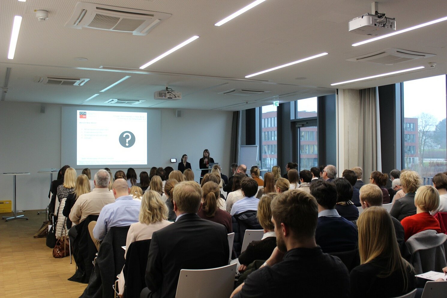 Voll besetztes Plenum beim "Personalwirtschaftlichen Seminar"