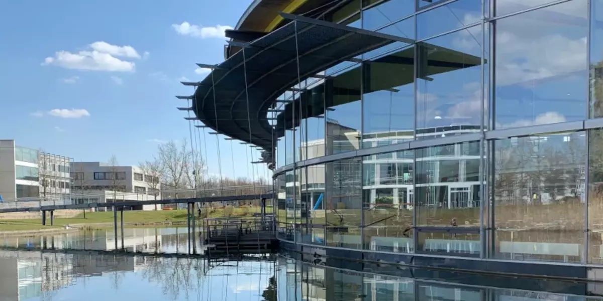 Außenansicht der Bibliothek an der OTH Regensburg