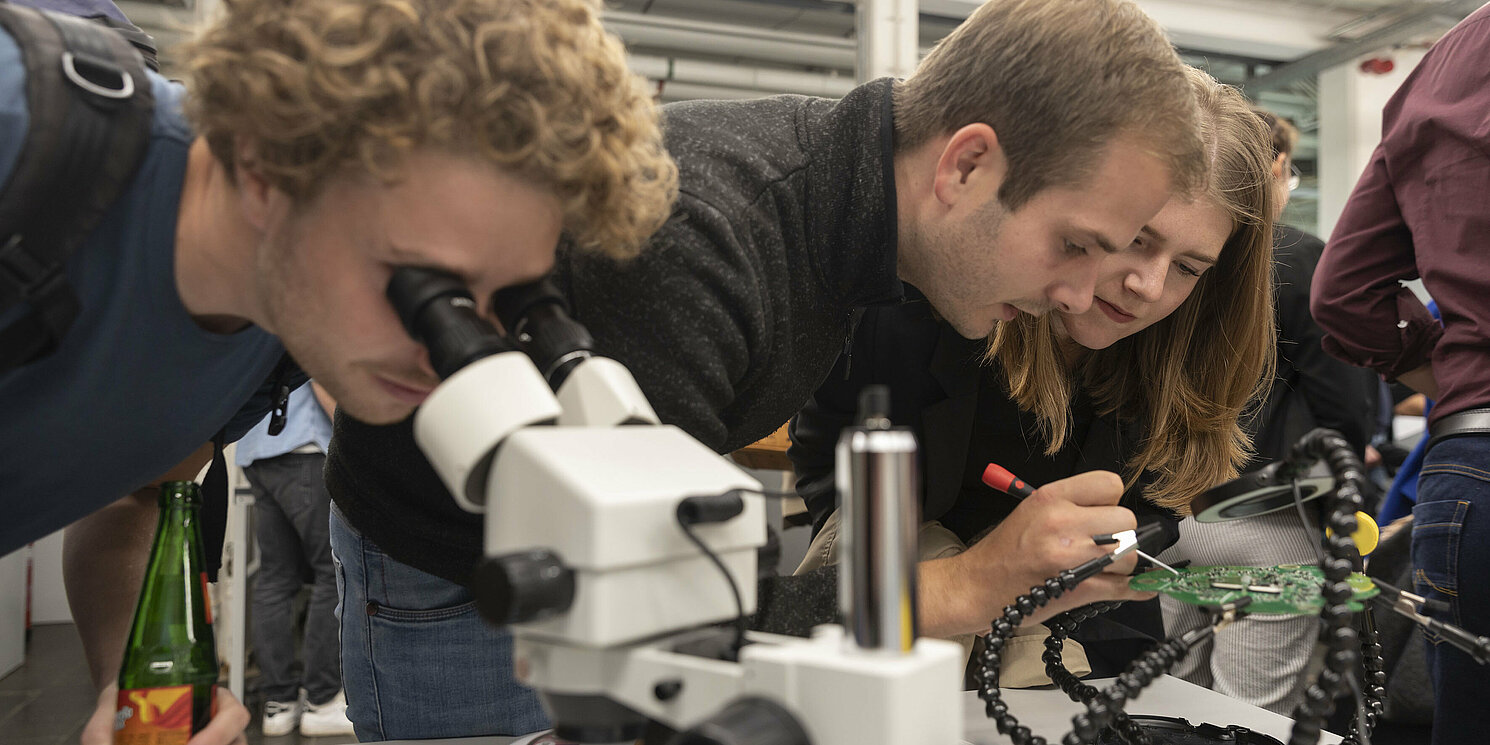 Ein Beispiel für die Gründungsförderung an der OTH Regensburg ist das im vergangenen Jahr neu eröffnete Start-up-Lab, eine kreative Spielwiese zum Forschen, Tüfteln, Ausprobieren. Foto: OTH Regensburg/Florian Hammerich