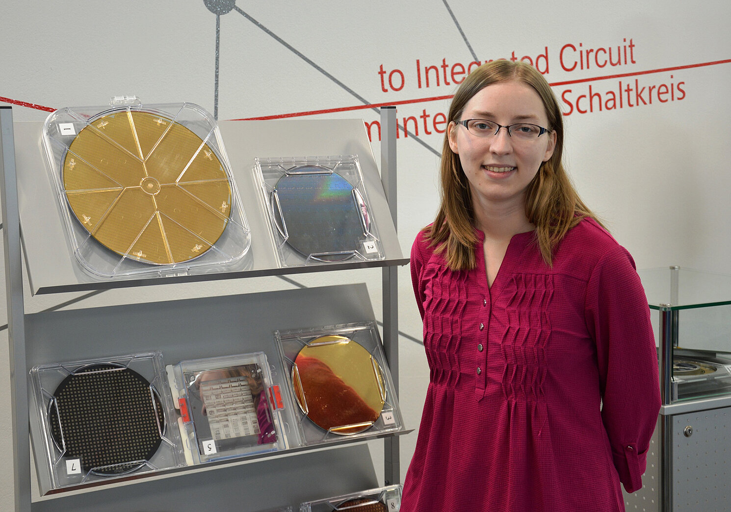 Dani Durham kann mit Hilfe des Internationalen Praktikantenprogramms der Fakultät Informatik und Mathematik ein Praktikum bei Infineon absolvieren. Foto: Infineon