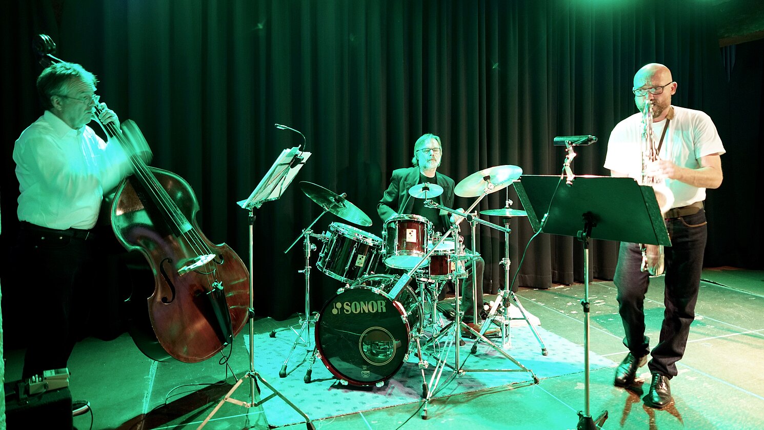 Live-Musik vom Feinsten. Für gute Stimmung und die gelungene musikalische Begleitung des Abends mit Jazzmusik sorgte Prof. Dieter Kohlert mit Band.