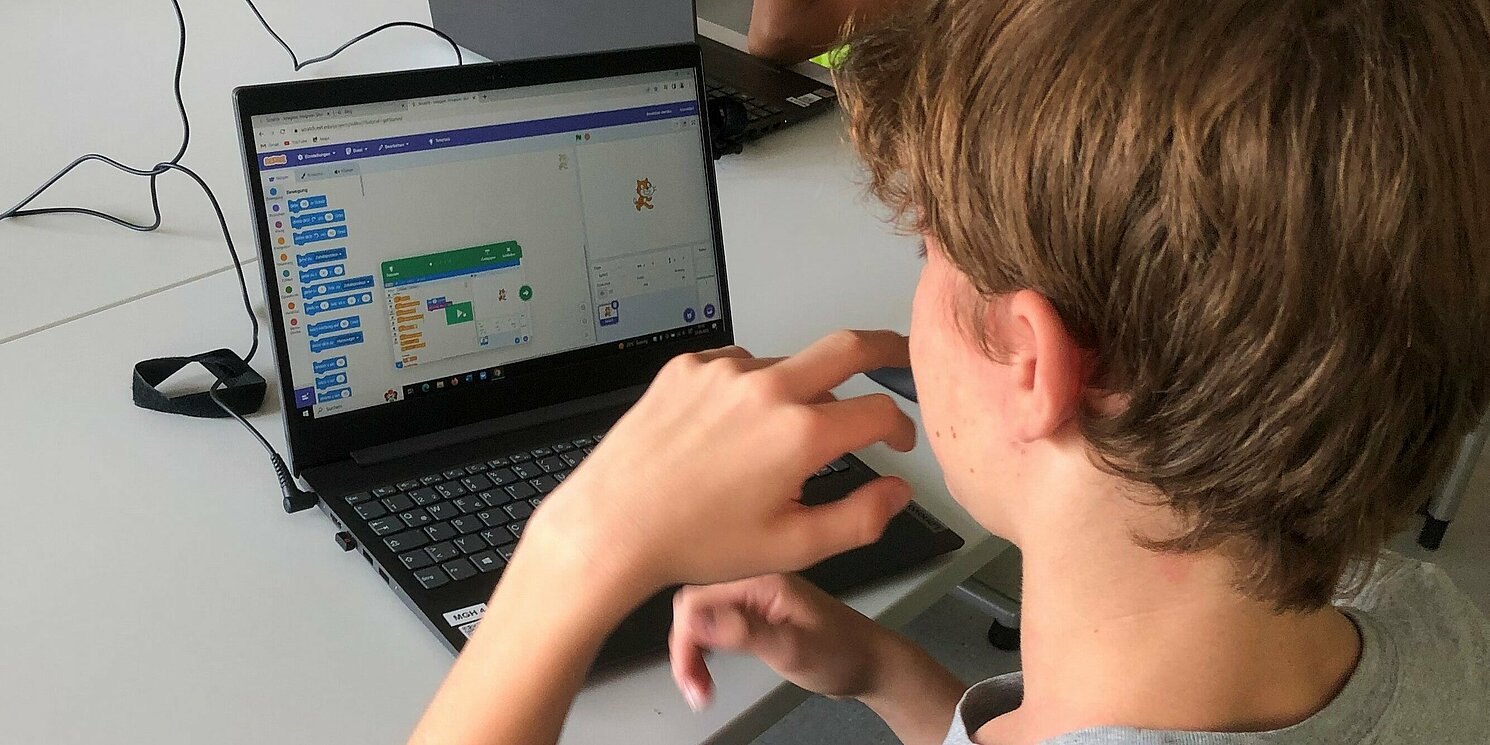 Ein eigenes Videospiel programmieren - das konnten die Kinder im Rahmen der Veranstaltung der Jungen Hochschule in Langquaid. Foto: Martina Wimmer/ExperimentierWerkstatt Langquaid