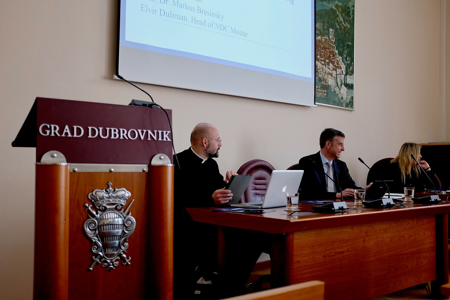 Im Rathaus von Dubrovnik gab es eine Podiumsdiskussion. 