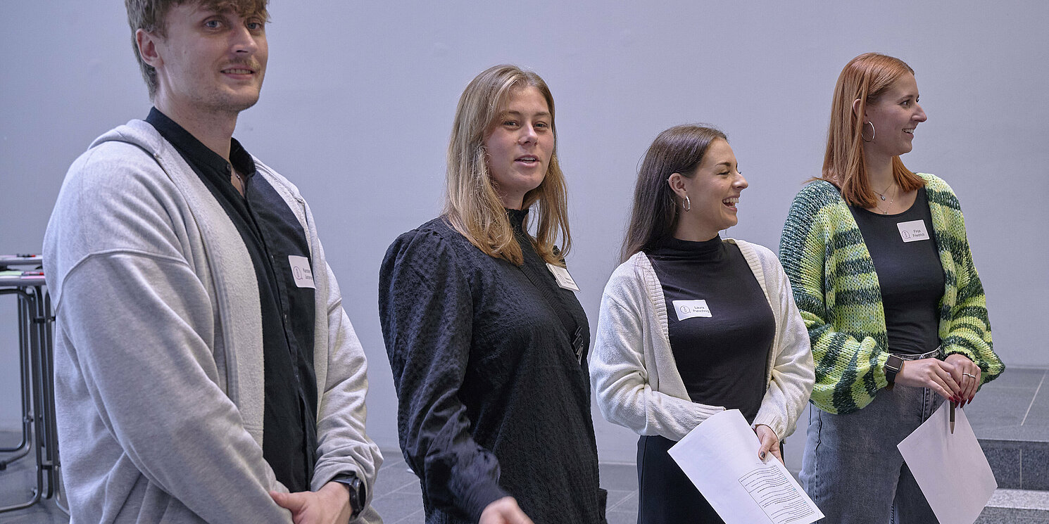 Geführter Posterwalk mit Kurzpräsentationen