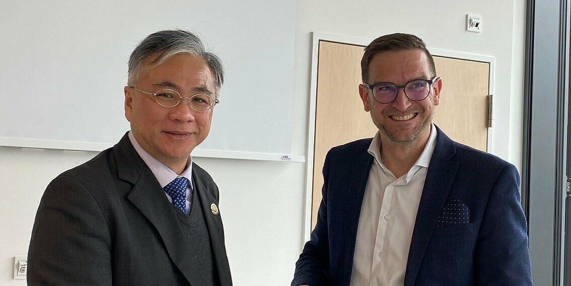 Prof. Dr. Tao-Ming Cheng, Präsident der CYUT University Taichung und Prof. Dr. Oliver Steffens beim Besuch des Präsidenten an der OTH Regensburg Foto: Irmgard Schroll-Decker