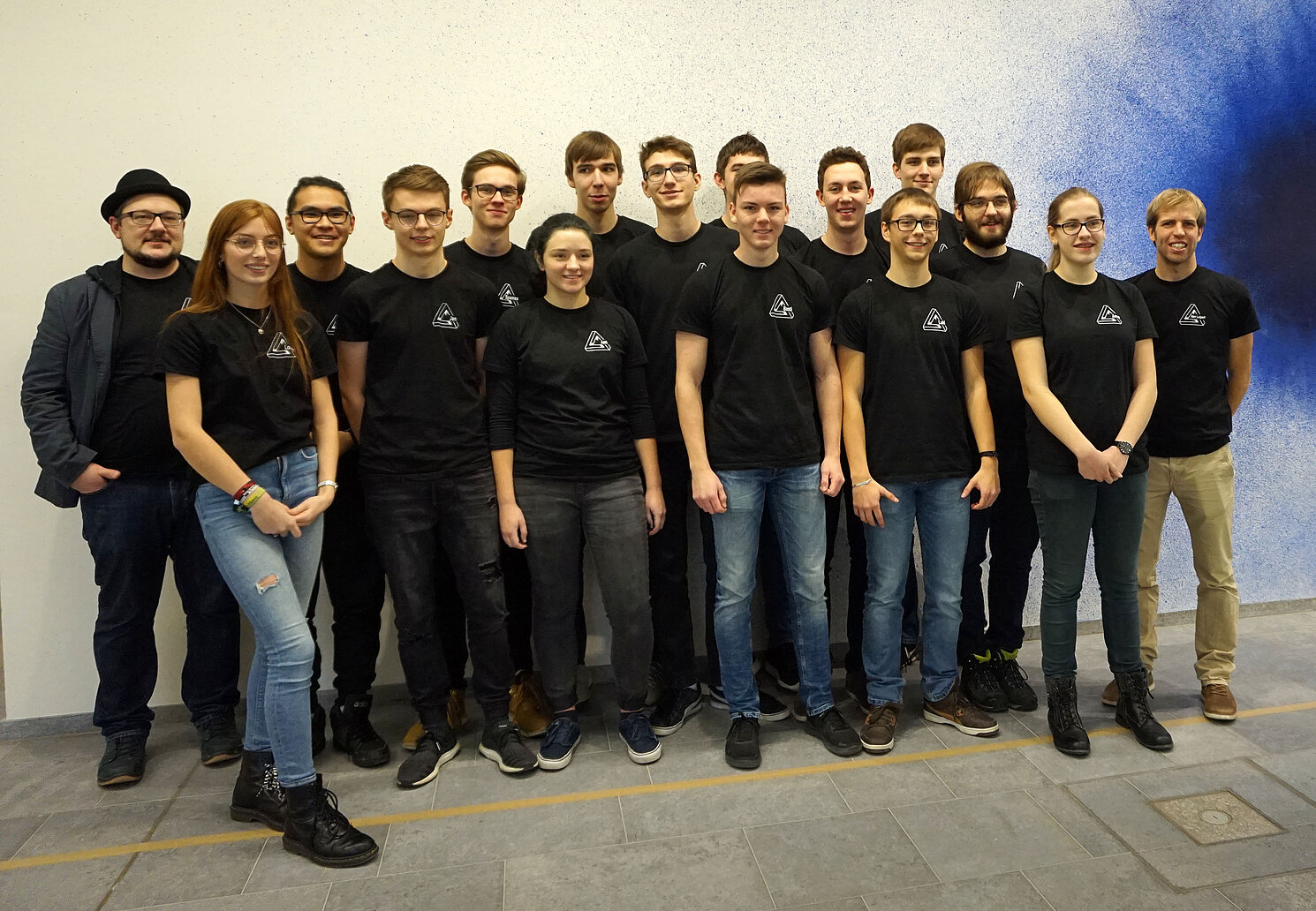 Mathe-Ausstellung von Schülerinnen und Schülern des Gymnasiums Neutraubling an der OTH Regensburg: Besucher können zum Beispiel das Mathe-Memory spielen.