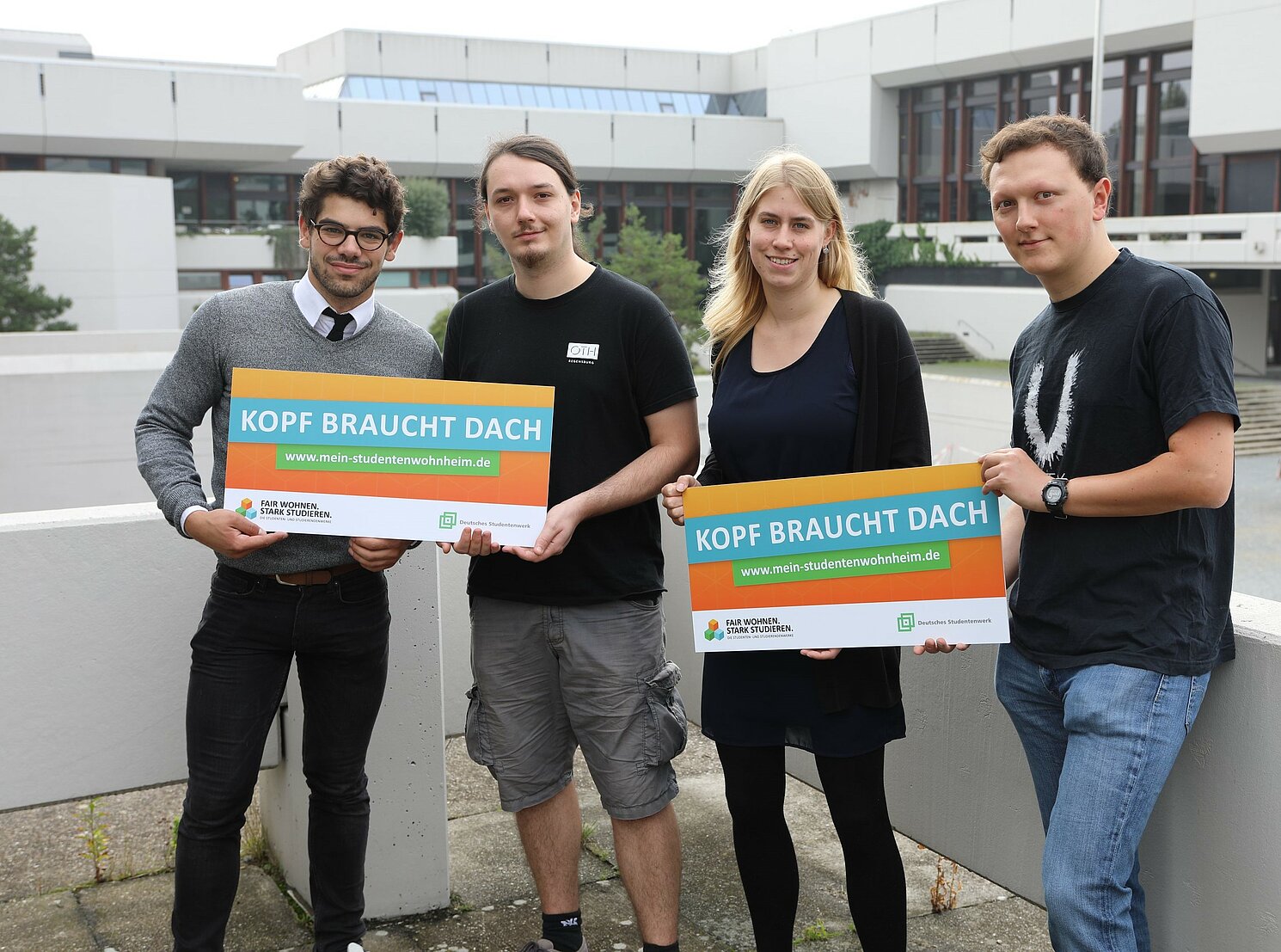 Die Studierendenvertretungen der Universität Regensburg und der OTH Regensburg unterstützen die Kampagne „Kopf braucht Dach“.